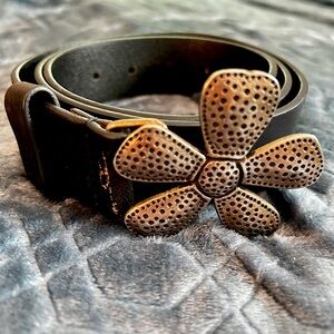 Silpada genuine leather belt with large silver flower buckle